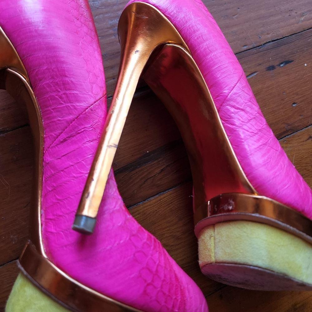 Brian Atwood Neon Snake Embossed Pumps Heels - Picture 6 of 7